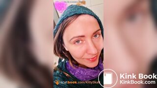 Pooping - video 701