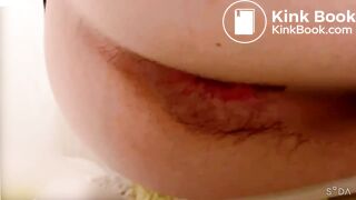 Japanese Twitter Girl Shitting "Q" 2