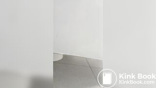 MUJER CON DIARREA #1