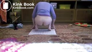 girl poops on the floor - video 3