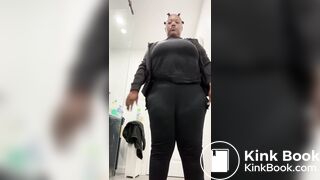 20 year old black girl pooping and pissing