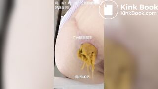 Asian girl Pooping - video 5