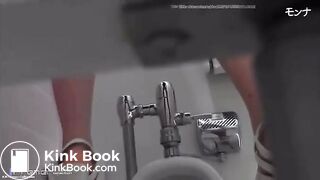 girl pissing and poping in the Toilette