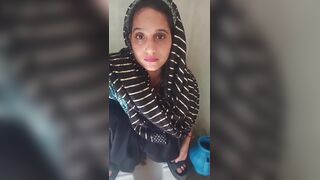 Indian Girl Pooping - video 4