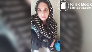 Indian Girl Pooping - video 4