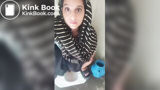 Indian Girl Pooping - video 4