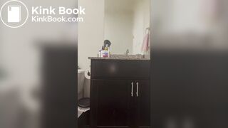 Constipated girl twerks and jiggles as she pushes