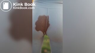 Jogger girl poops her grey leggings