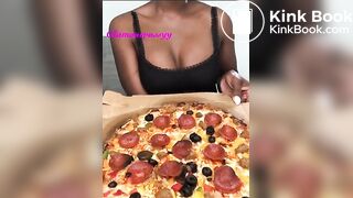 Ebony girl giving you sum musky hot tops on her pizza