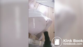 Chinese teacher poops a lot in school toilet 1