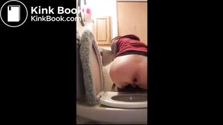 Girl pooping - video 845