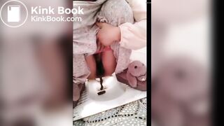 Pooping indian girl - video 2