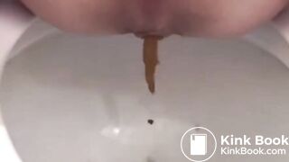 女性が下痢を出す