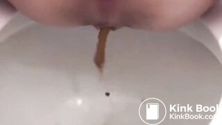 女性が下痢を出す