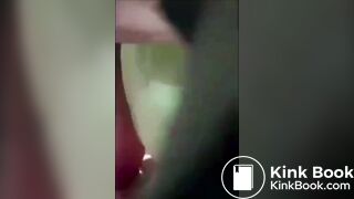 Russa cagando no chão
