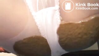 Sexy girl juge pooping