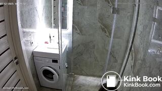 GIRL DESPERATE PEE AND PLOPS