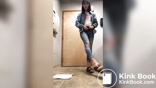 Amateur - ... shits on the floor - very hot, youn