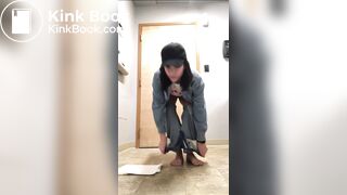 Amateur - ... shits on the floor - very hot, youn