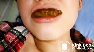 Esposa masticando su caviar