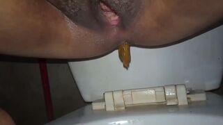Aunty shitting - video 2