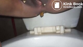 Aunty shitting - video 2