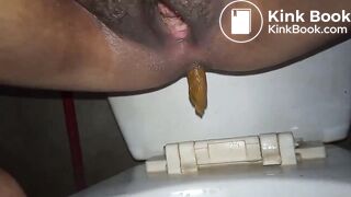 Aunty shitting - video 2