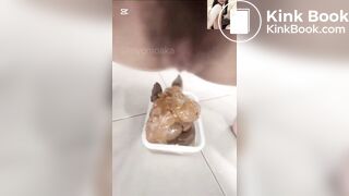 Japanese twitter Girl Pooping