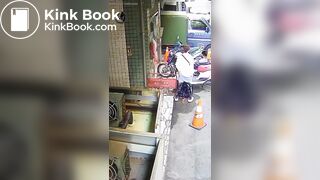 Japan girl public poop