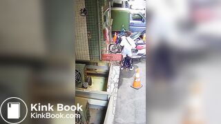Japan girl public poop