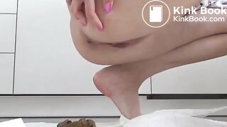 Girls poop - video 15