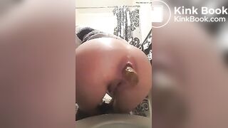 Girl pooping on toilet - video 232