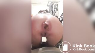Girl pooping on toilet - video 232