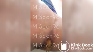 Arab mistress shits in toilet