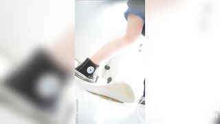Japanese Girls Shitting Toilet - video 2