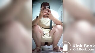 Japanese Girls Shitting Toilet - video 2