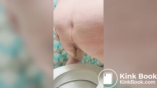 Saggy Fat Whore takes a shit
