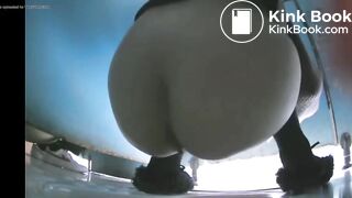 Chinese gril diarrhea in toilet - video 2