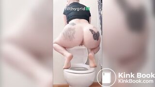 Girl poop - video 226