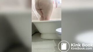 Bbw girl pooping - video 2