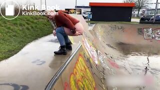 Shitting in the skatepark