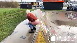 Shitting in the skatepark