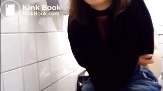 GIRL STRUGGLES TO PUSH HUGE POOP IN PUBLIC