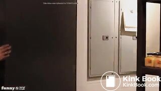 How nice it is to go to the bathroom with a friend