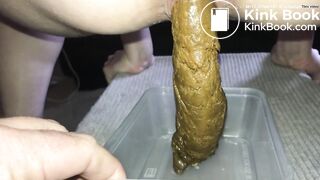 Hot girl pissing and shitting in container - video 2