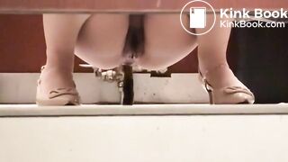 spy camera asian girl pee and shit.video_552