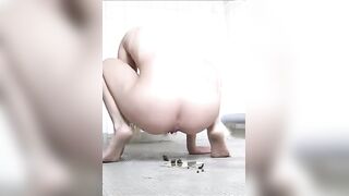 Skinny Blonde Beauty Pooping for us