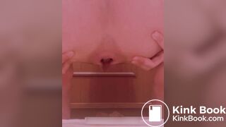 Twitter girl poop 1