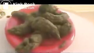 Girl poop - video 212
