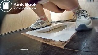 spy camera asian girl pee and shit.video_529